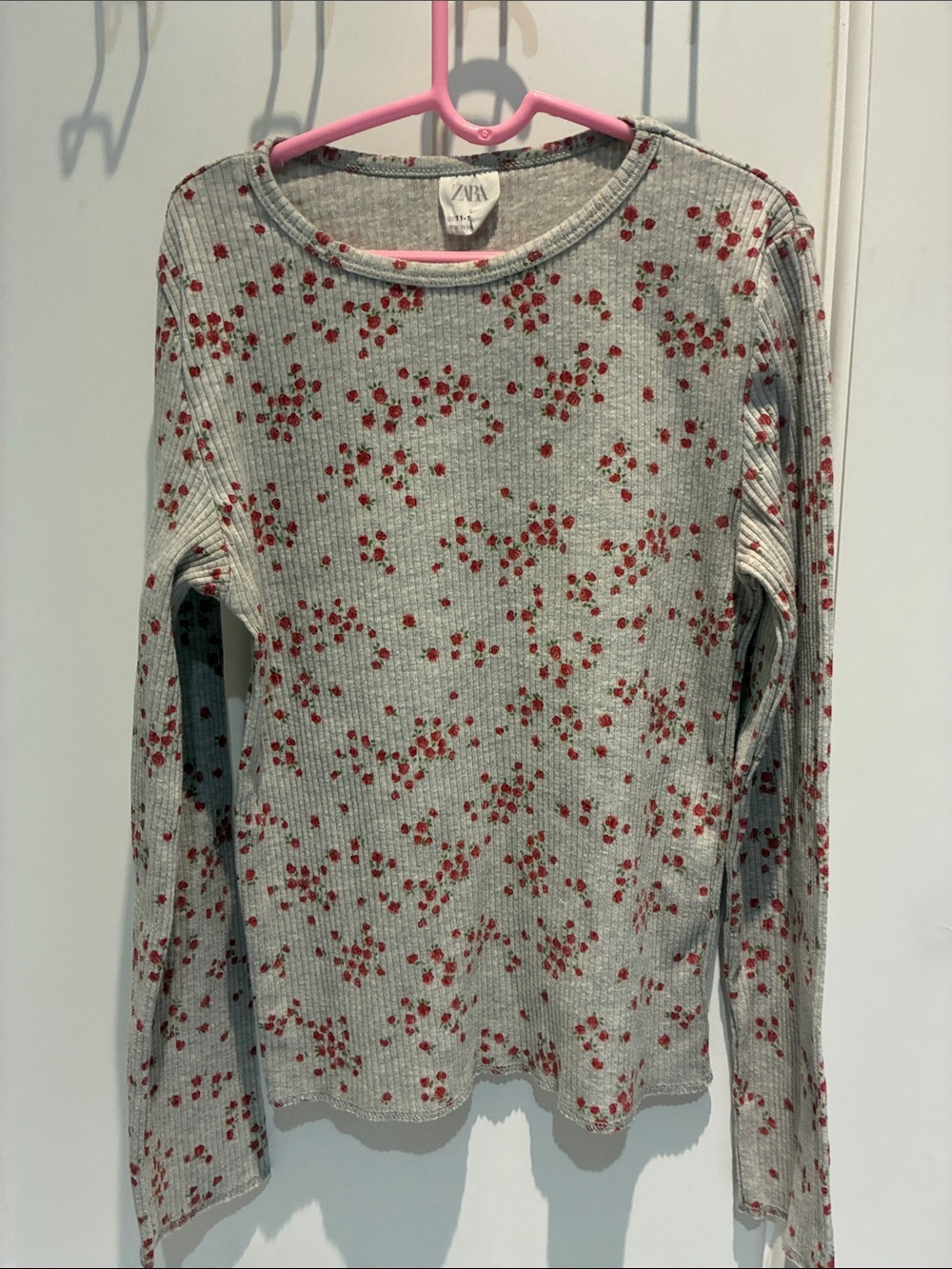 Zara Light Gray Ribbed Long Sleeve Tee with Red Floral Print **will fit adult xs